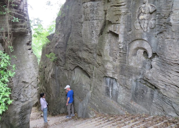 Below the Three Gorges Dam, cliff writings were carved into Cambrian limestones where a steep visitor staircase was cut.