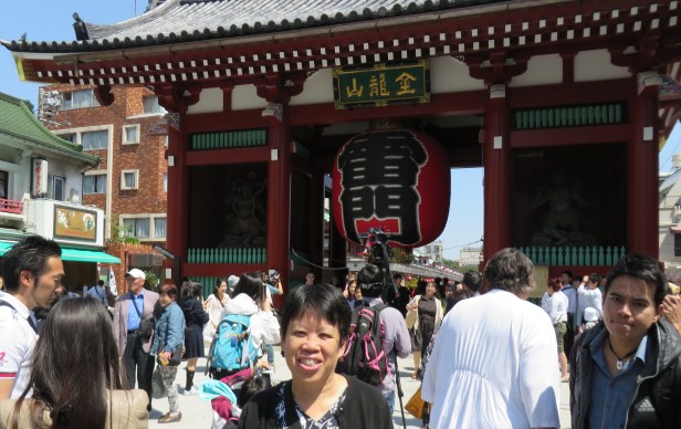 The Kaminarimon Gate at Shinoji Temple with its large lantern.