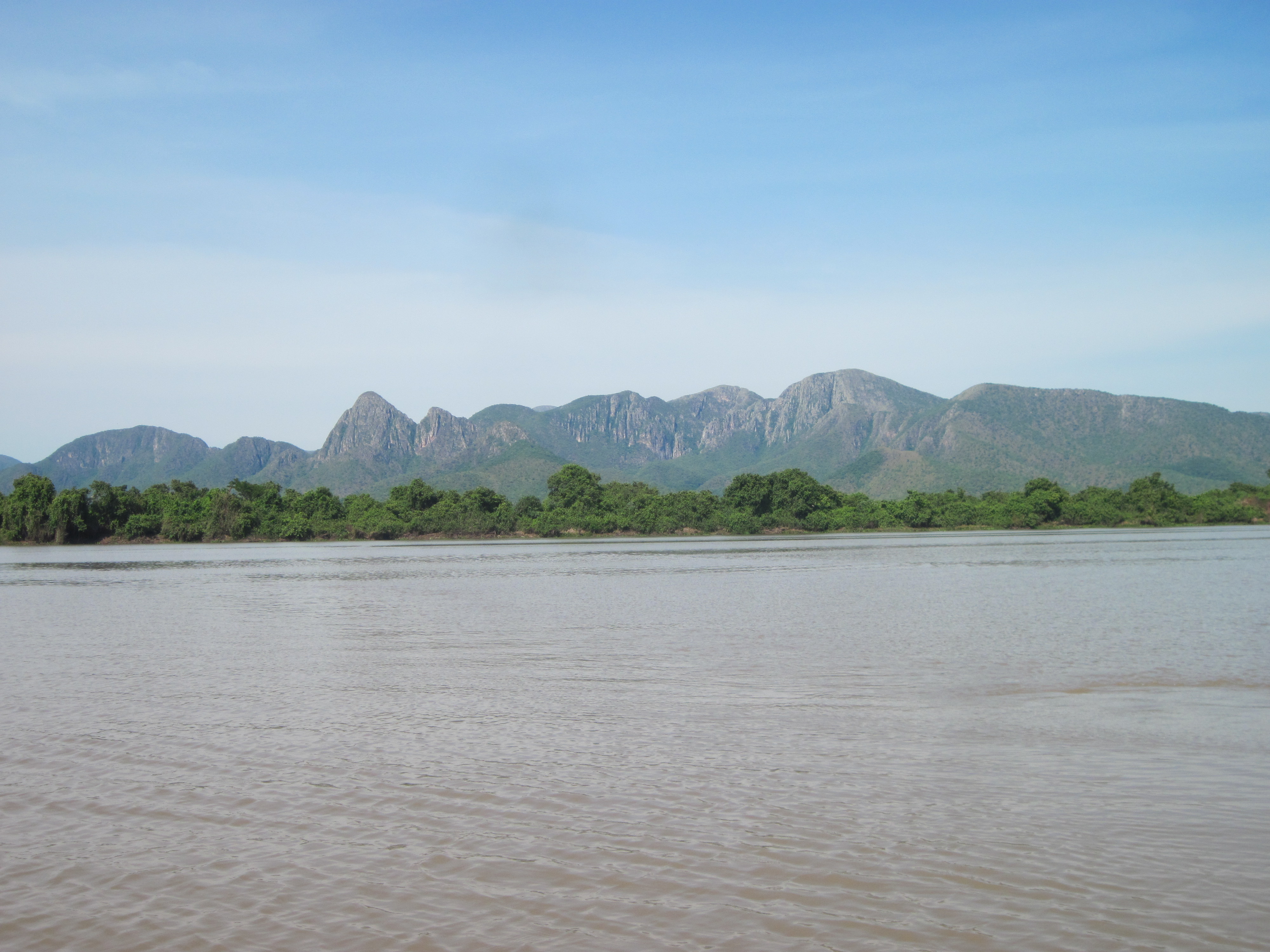 The Pantanal lowland landscape facing west to the Serra do Amolar ridge (left) and view of the Paraguay River facing southeast from the top of the ridge (right).