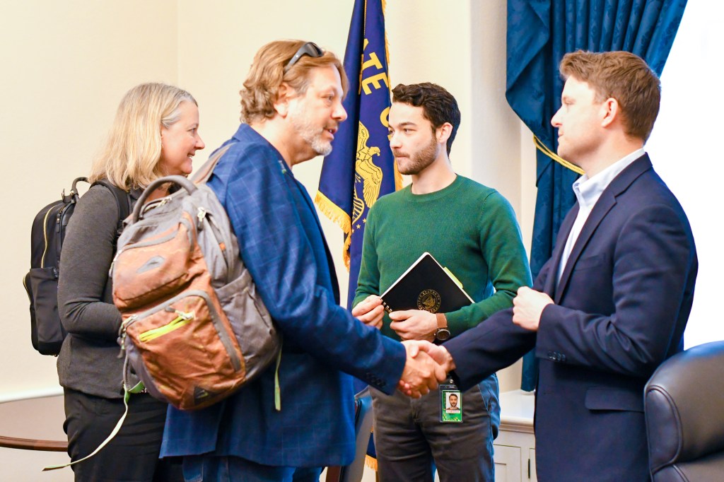 2023 Joint Southeastern & Northeastern Section Meeting field trip participants meeting with Rep. Andrea Salinas' (Oregon-6th) staff.